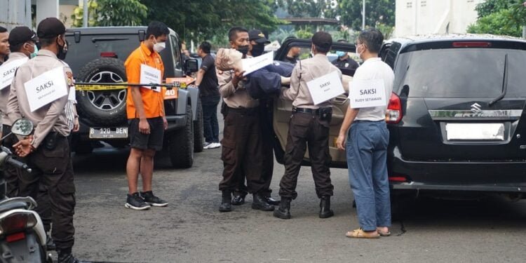Polisi Belum Datang, Satpam Komplek Larang Warga ke Area TKP Kasus Penganiayaan D