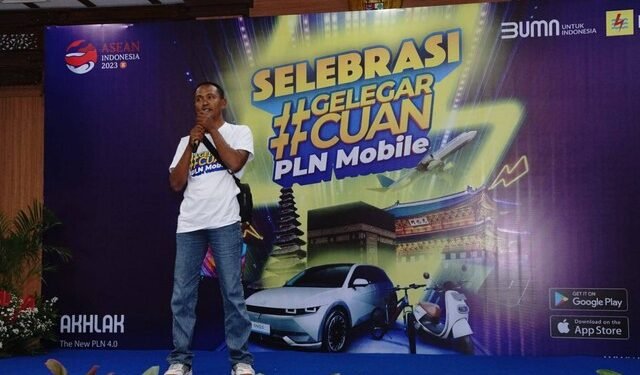 Dapat Tiket Umrah Gratis, Satpam Terharu dan Meneteskan Air Mata