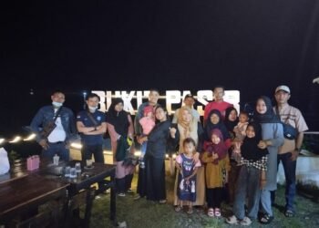 Beda Agama Tak Jadi Pengahalang Satpam AQUA Tanggamus Gelar Bukber