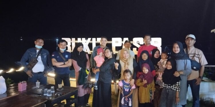 Beda Agama Tak Jadi Pengahalang Satpam AQUA Tanggamus Gelar Bukber