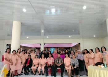 Satpam Terima Sembako dari Dharma Wanita Persatuan