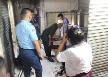 Lihat Kebakaran di DTC Wonokromo, Satpam Langsung Ambil APAR