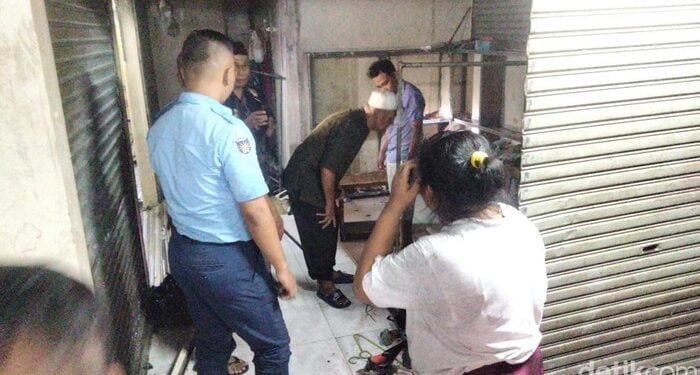 Lihat Kebakaran di DTC Wonokromo, Satpam Langsung Ambil APAR