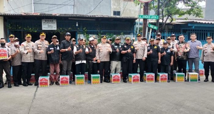 Kapolda Metro Jaya Titipkan Sembako untuk Satpam