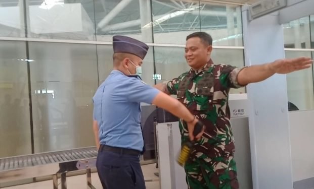 Keren! Security Bandara Tetap Periksa Brigjen saat Masuk ke Bandara