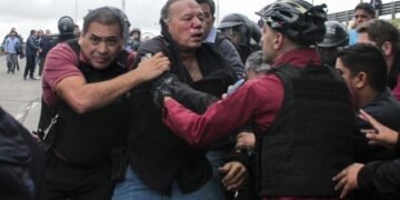 Sopir Bus Unjuk Rasa, Menteri Keamanan Buenos Aires Dipikul hingga Babak Belur