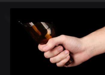 Satpam Karaoke Ditikam Mantan Pemain PSM Makassar dengan Pecahan Botol