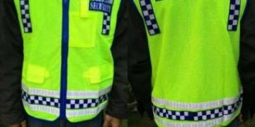 Fosfor Rompi Satpam untuk Penanda di Malam Hari