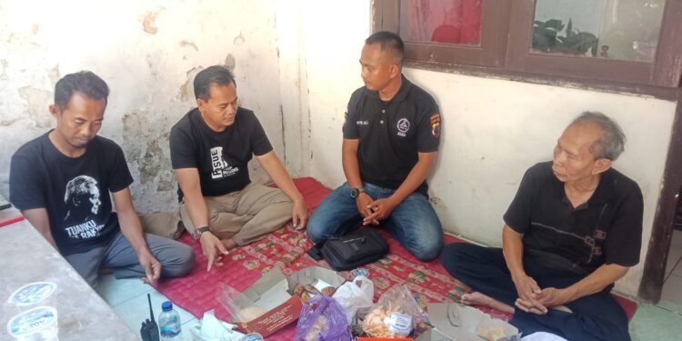 KBS Semarang Sambangi dan Beri Bantuan ke Rekan Satpam yang Sakit