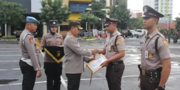 Dua Satpam Bank Mandiri Raih Penghargaan dari Kapolda Lampung