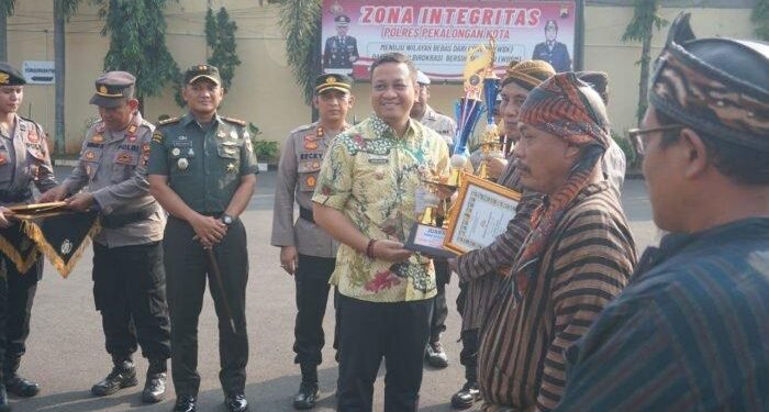 Kapolres Pekalongan Kota Sebut Satkamling Garda Terdepan Keamanan Lingkungan