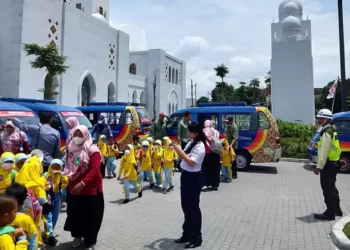 Kembali Bekerja, Satpam Masjid Zayed Minta Aturan soal Tip Diperjelas