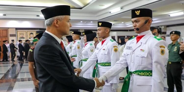 Anak Satpam Jadi Paskibraka Jateng, Ganjar Menyemengatinya