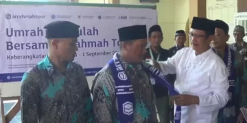 Dua Satpam RSI Muhammadiyah Dapat Hadiah Umrah Oleh Bupati Kendal