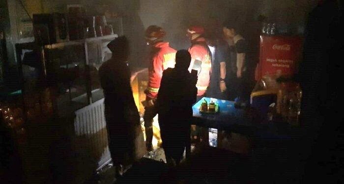 Satpam dan PMK Kompak Padamkan Kebakaran Kantin UIN Sayyid Ali Rahmatullah Tulungagung