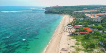 Turis Lokal Mengaku Diusir dari Pantai Geger oleh Sekuriti Hotel, Pemprov: Itu Area Publik