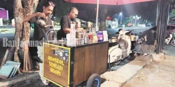 Mantan Satpam Jualan Kopi Kaki Lima dengan Vespa Jadul