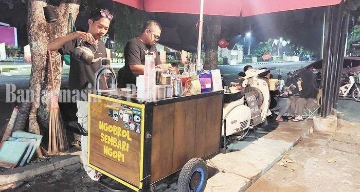 Mantan Satpam Jualan Kopi Kaki Lima dengan Vespa Jadul