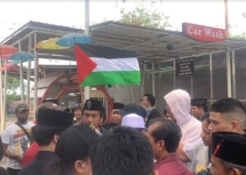 Satpam Dinonaktifkan Usai Ributkan Kurir yang Pasang Bendera Palestina di Kendaraannya