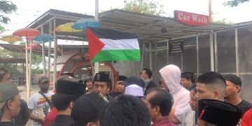 Satpam Dinonaktifkan Usai Ributkan Kurir yang Pasang Bendera Palestina di Kendaraannya