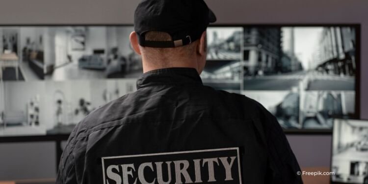 Mengapa Satpam Perlu Lembur Kerja? Ini Manfaatnya untuk Satpam