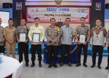 3 Satpam Sekadu yang Berprestasi Dapat Penghargaan dari Kapolres