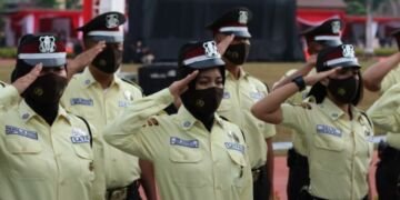 Wanita Berprofesi sebagai Satpam. Siapa Takut! Gak Bahaya Ta…?