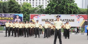 Inilah 7 Kiat agar Satpam Tetap Rapi Berpenampilan Seragam Krem