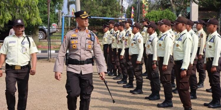 satpam terik matahari