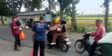 Berkah Ramadhan, DPC KBS Jombang Berbagi Takjil Gratis