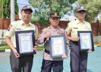 Dua Satpam Mal Raih Penghargaan dari Kapolresta Banyuwangi, Ini Sebabnya