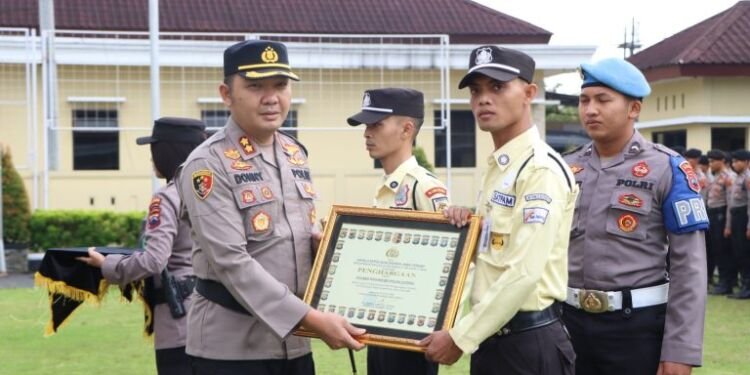 Tiga Satpam Raih Penghargaan Atas Prestasi Lomba yang Digelar Polres Wonosobo