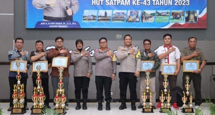 Satpam Berprestasi Raih Penghargaan dari Polres Indramayu