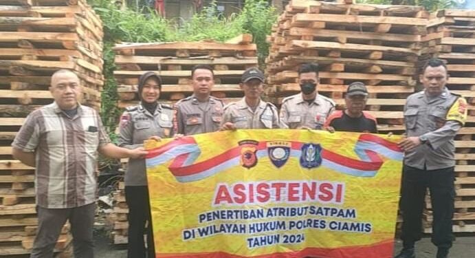 Polsek Cisaga Ciamis Asistensi Penertiban Atribut Satpam