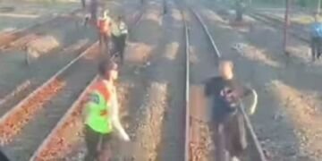 Satpam Stasiun Sidoarjo Gagalkan Pria yang akan Tabrakkan Diri ke Kereta Api