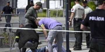 Penembak Perdana Menteri Slowakia adalah Mantan Sekuriti