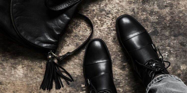 Tips Menjaga Sepatu Hitam Satpam Tetap Bersih Kinclong