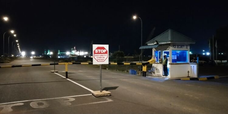 Tips Satpam Tetap Prima Saat Jaga Malam