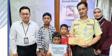 anak-satpam-dapat-bantuan-biaya-sekolah