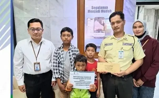 anak-satpam-dapat-bantuan-biaya-sekolah