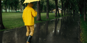 10 Tips Jaga Kesehatan Satpam di Musim Hujan. No 3 Jangan Terlewatkan