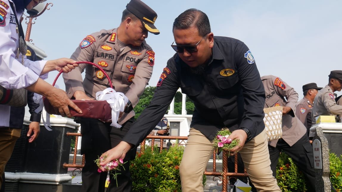 hut satpam tmp giri tunggal-2