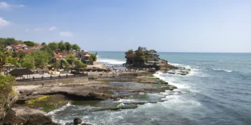 tanah lot sea temple bali