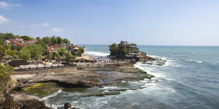 tanah lot sea temple bali