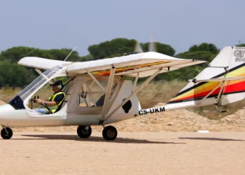 Ilustrasi-Pesawat-Microlight-Fixed-Wing-Quicksilver-GT500