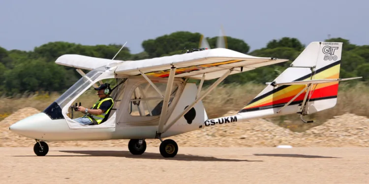 Ilustrasi-Pesawat-Microlight-Fixed-Wing-Quicksilver-GT500