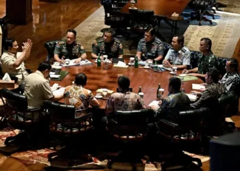 Presiden Prabowo Subianto memanggil Panglima TNI Jenderal Agus Subiyanto dan para kepala staf tiga matra angkatan di kediaman pribadinya di Hambalang, Bogor