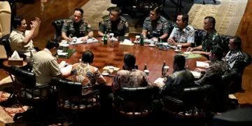Presiden Prabowo Subianto memanggil Panglima TNI Jenderal Agus Subiyanto dan para kepala staf tiga matra angkatan di kediaman pribadinya di Hambalang, Bogor