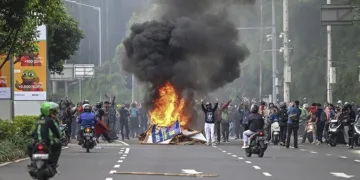 Dampak Anarkis, Australia hingga AS Rilis Travel Warning untuk Indonesia