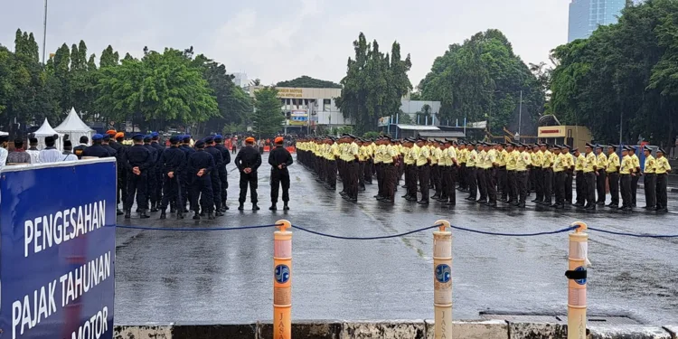 satpam musim hujan dan angin